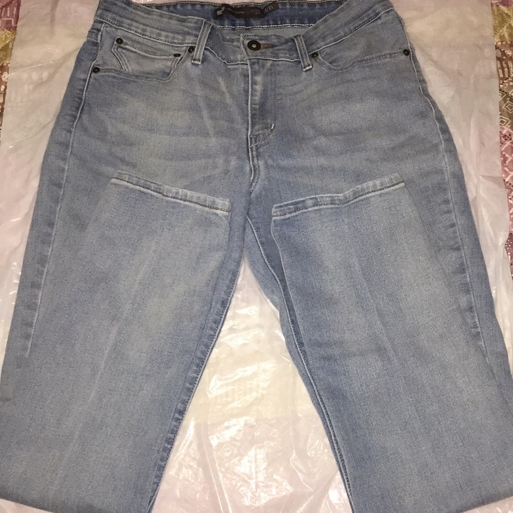 Levi’s Women Jeans In Good condition